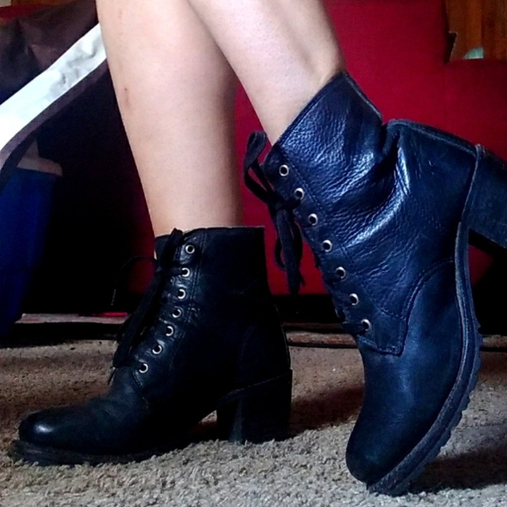 FRYE BOOTS sabrina size 8 LIKE NEW
